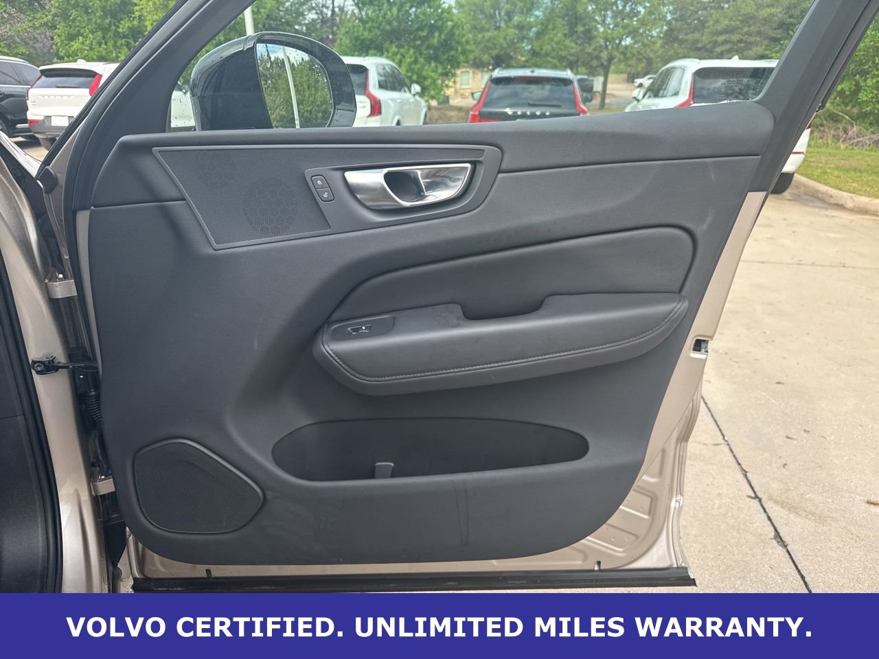 Certified 2025 Volvo XC60 B5 Plus image 9