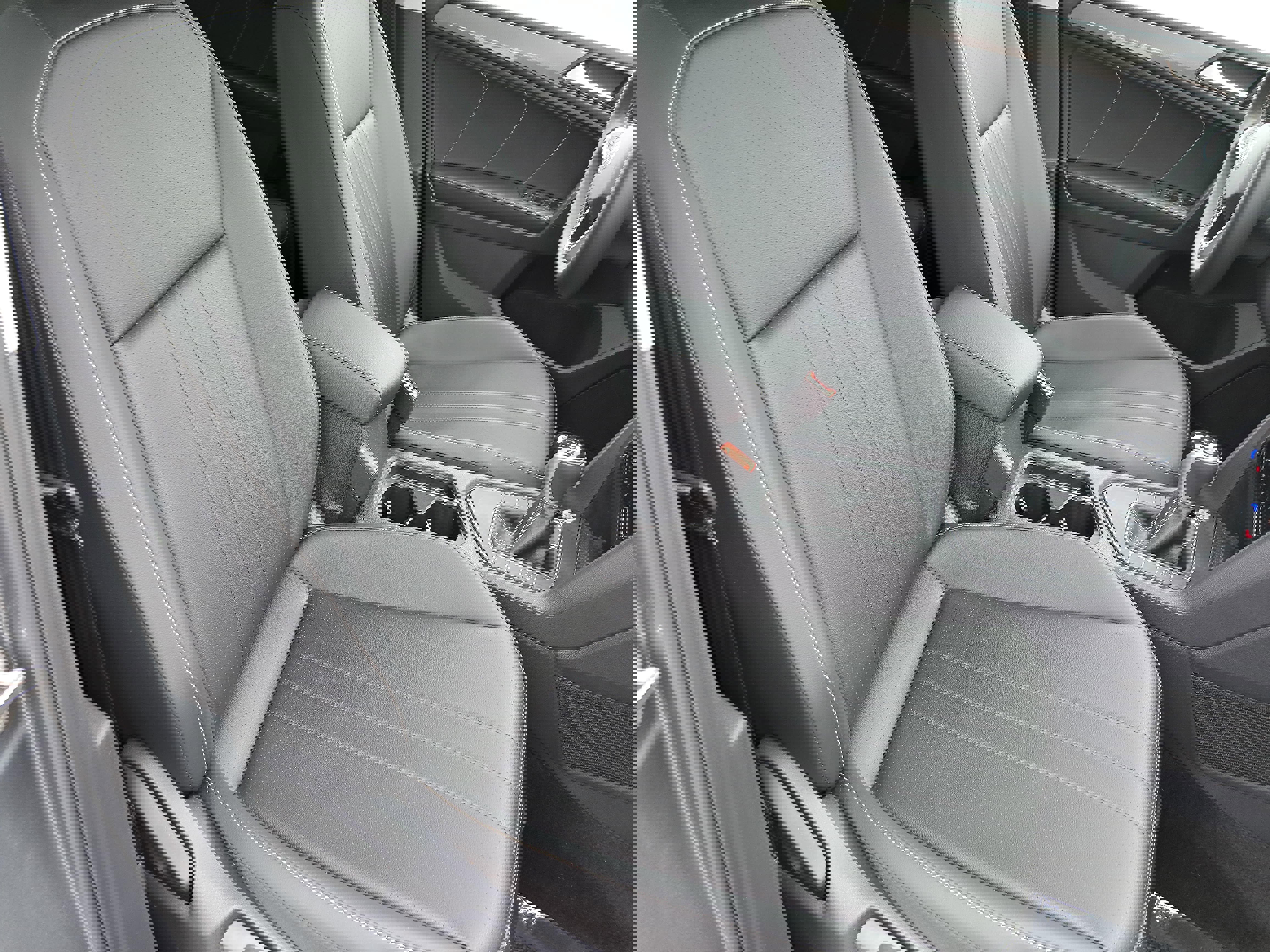Certified 2023 Volkswagen Tiguan SE w/ Panoramic Sunroof Package image 10