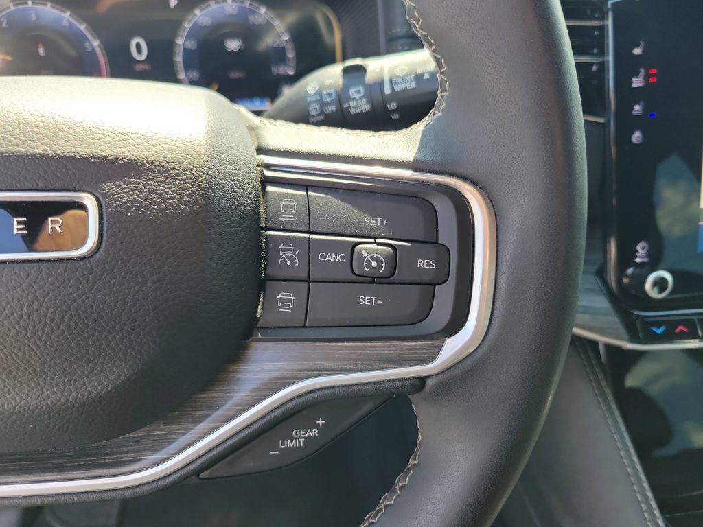 Used 2024 Jeep Wagoneer Series II RWD image 28