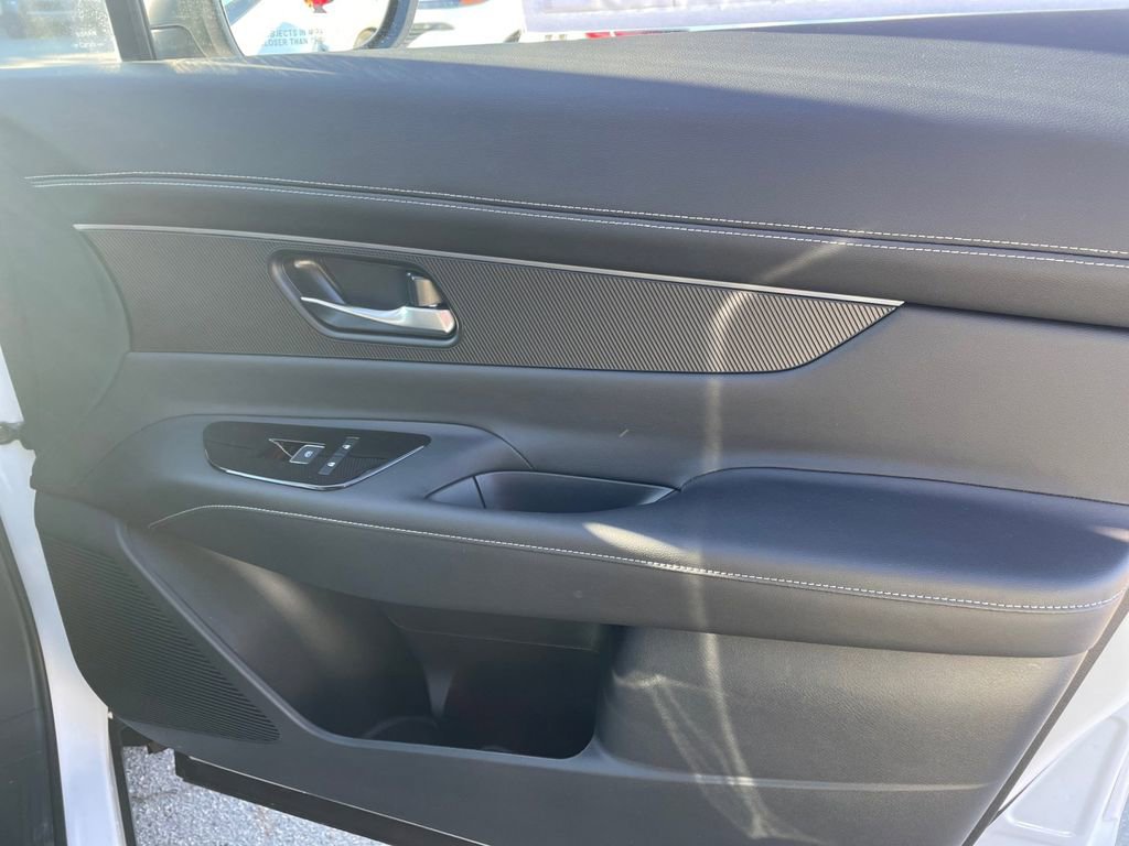 Certified 2025 Nissan Murano SV image 29