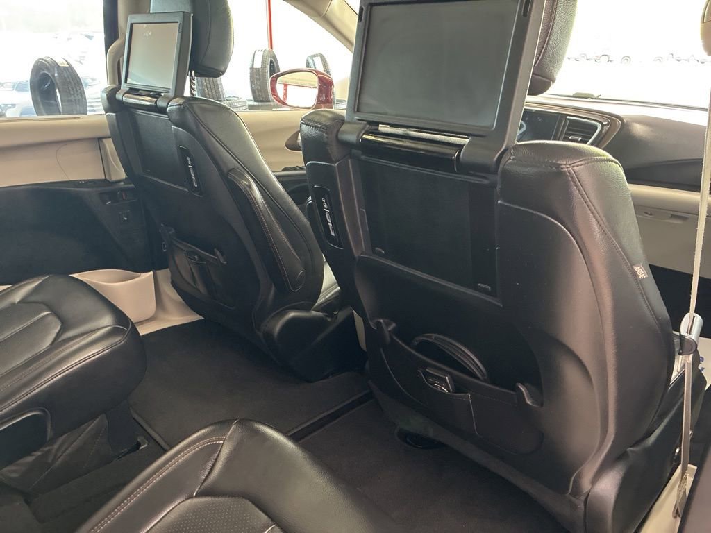 Used 2018 Chrysler Pacifica Touring-L Plus FWD image 37