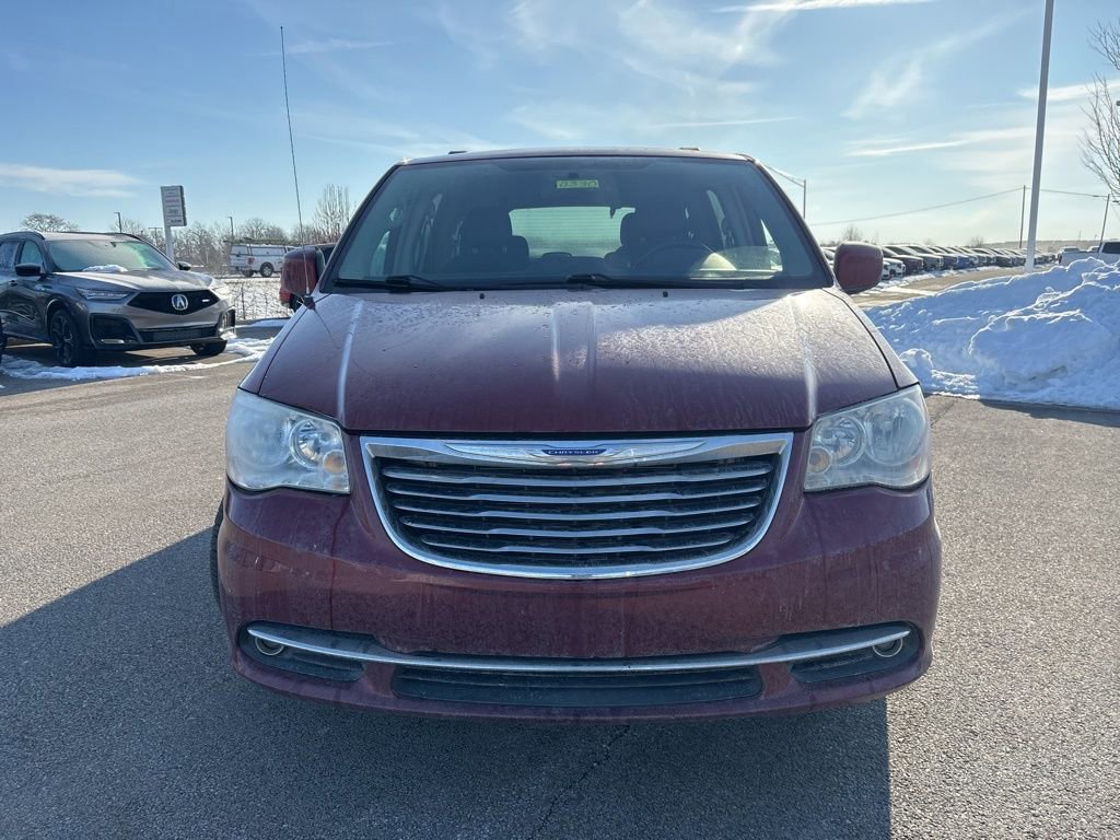 Used 2016 Chrysler Town & Country Touring image 2