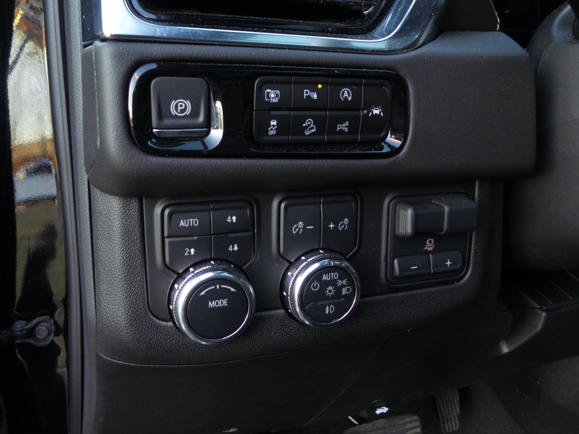 Used 2025 GMC Yukon Elevation image 16