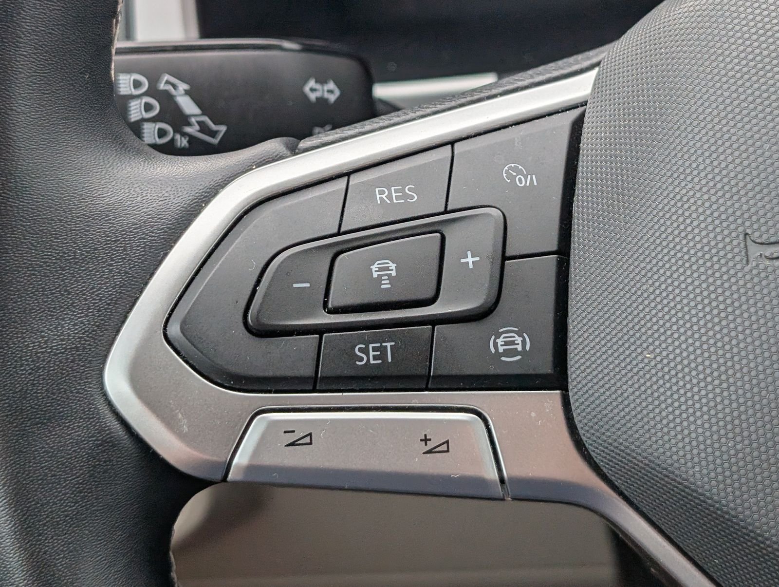 Used 2021 Volkswagen Atlas SEL FWD image 25