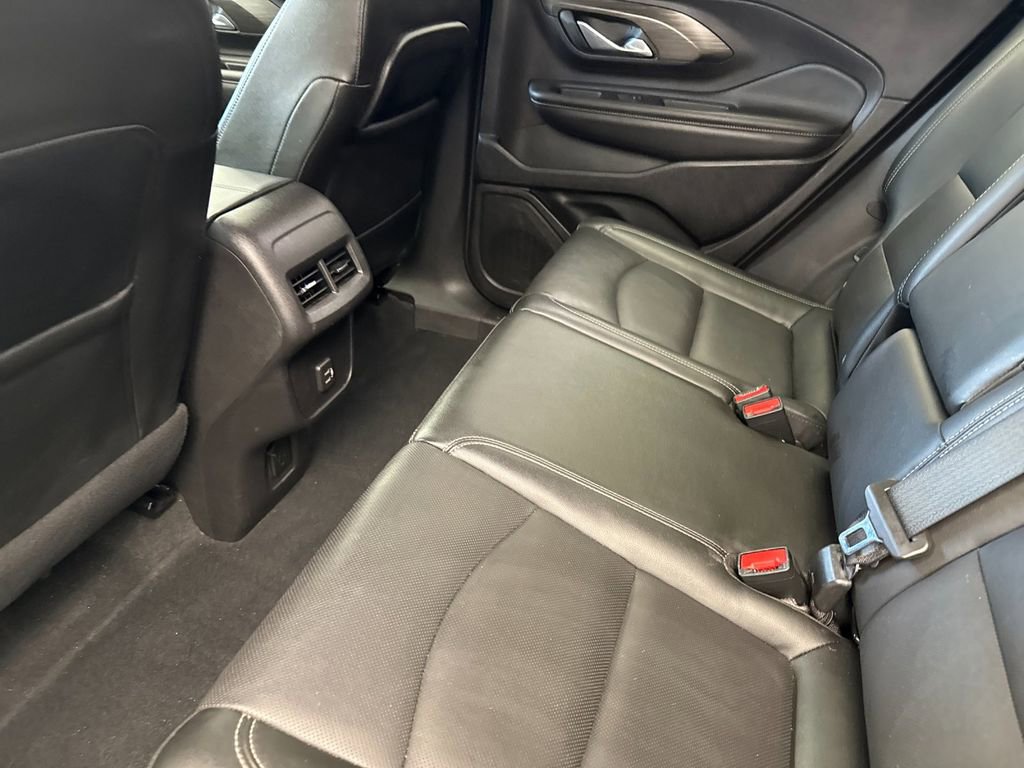 Used 2024 GMC Terrain SLT image 11