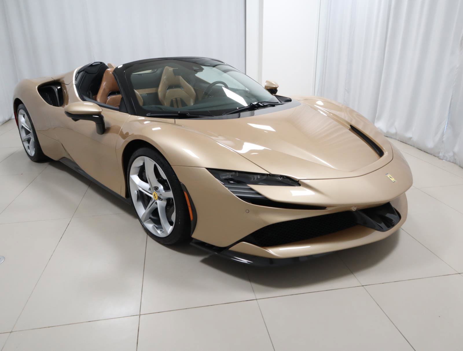 Used 2022 Ferrari SF90 Spider image 5