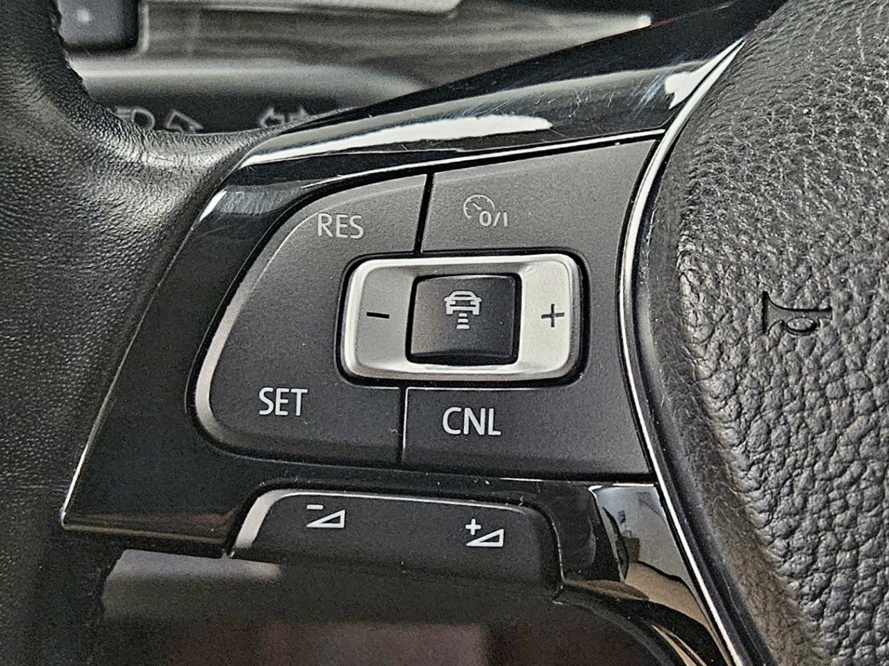 Used 2018 Volkswagen Passat 2.0T SE image 12