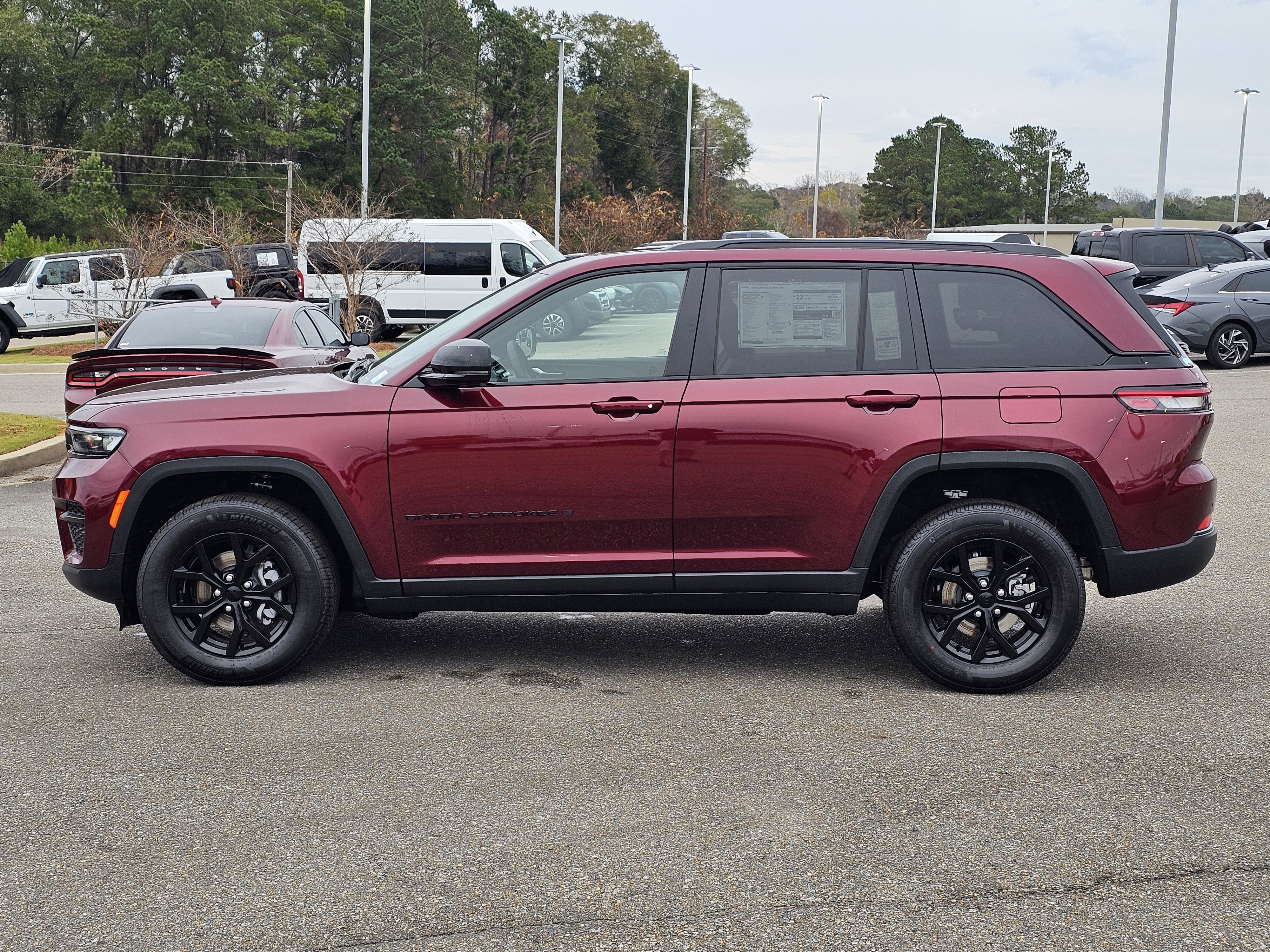 New 2025 Jeep Grand Cherokee Altitude image 12