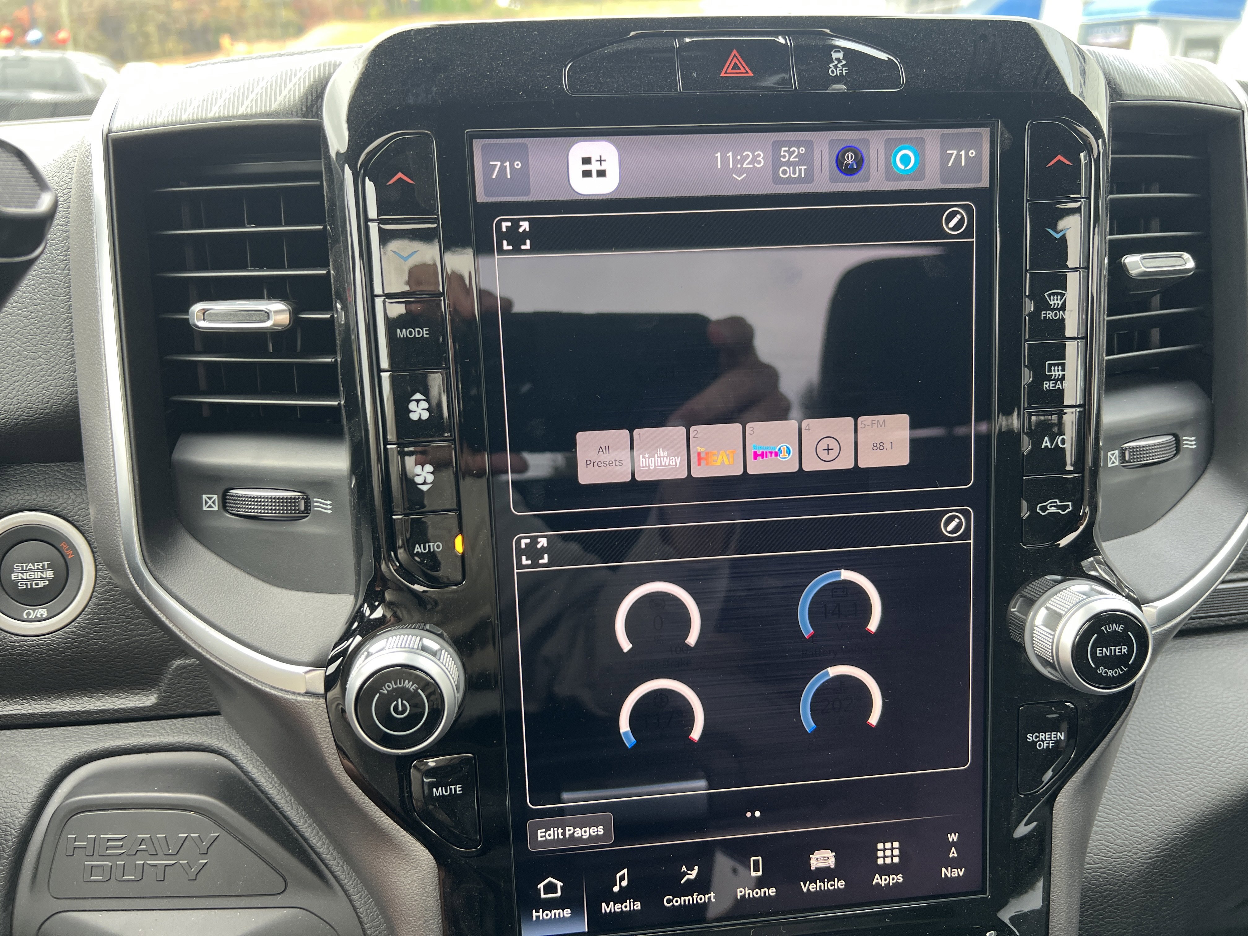 Used 2025 RAM 5500 4x4 Regular Cab image 15