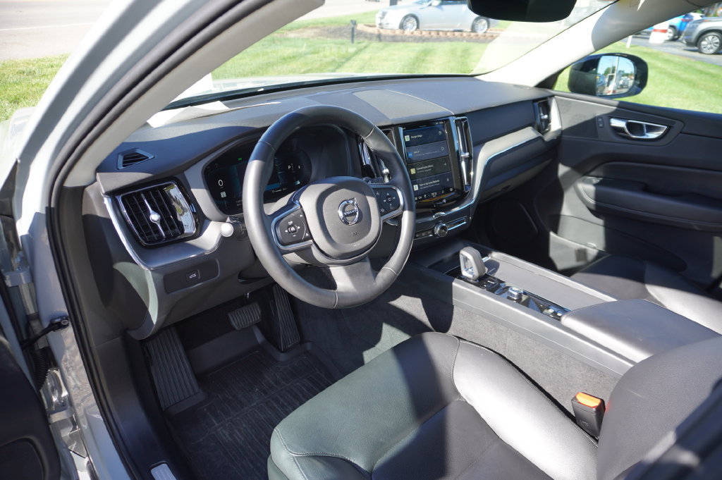 Used 2024 Volvo XC60 B5 Core AWD/4WD image 23