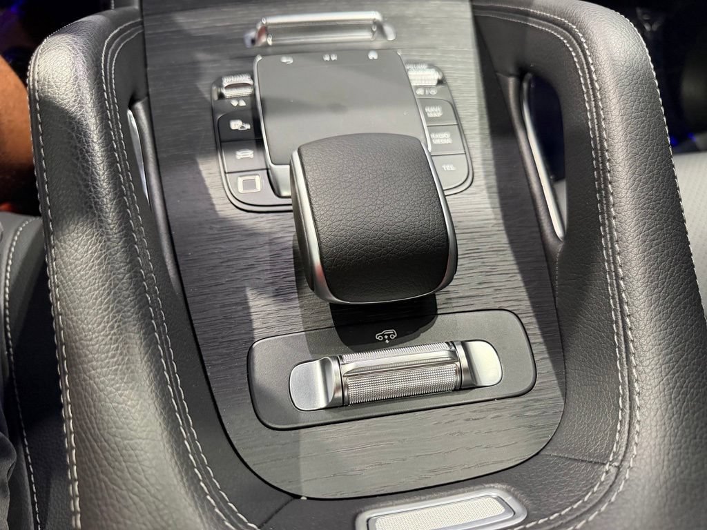 Used 2025 Mercedes-Benz GLS 450 4MATIC w/ AMG Line Exterior image 28