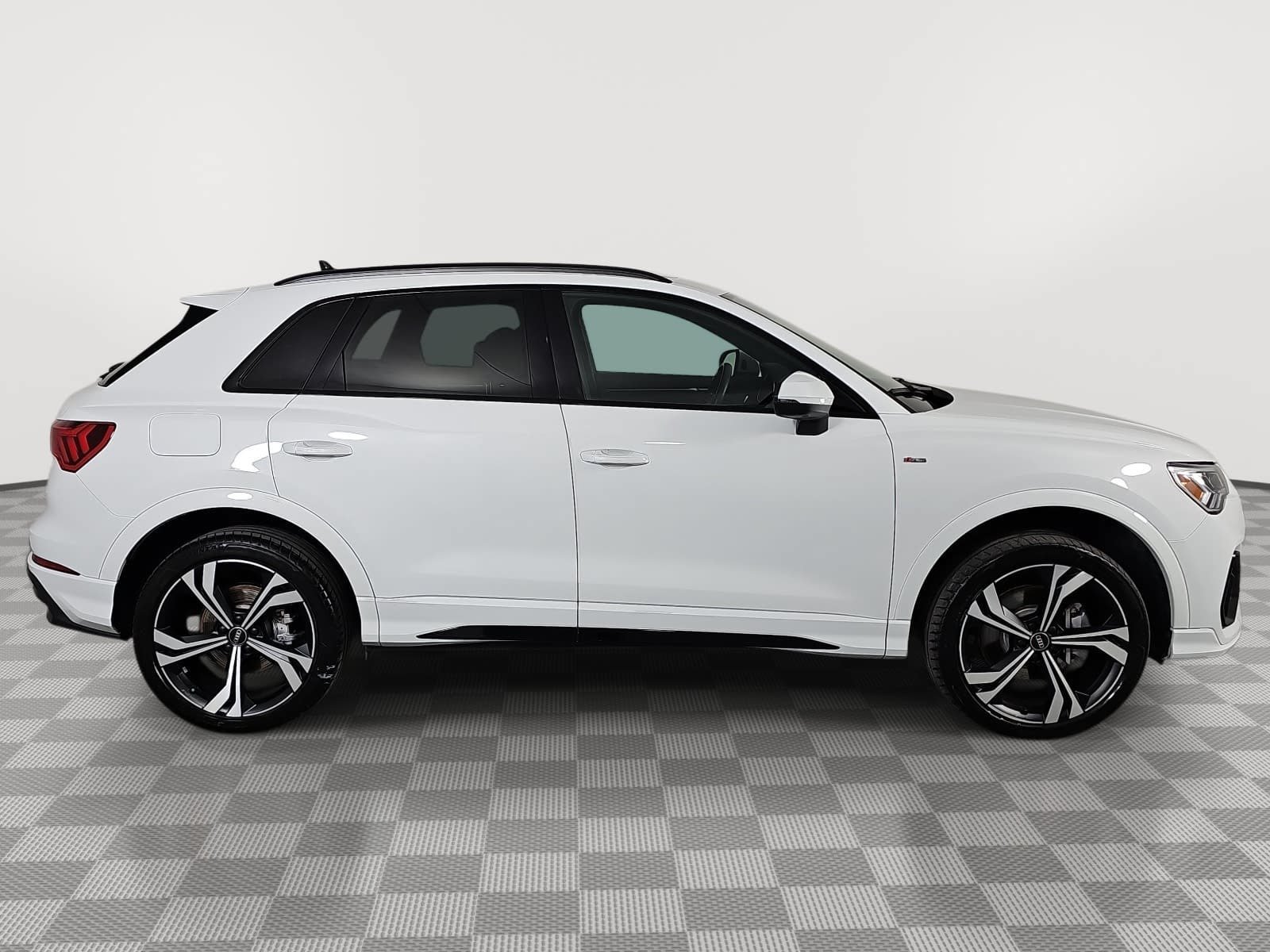 Used 2024 Audi Q3 2.0T Premium Plus AWD/4WD image 9