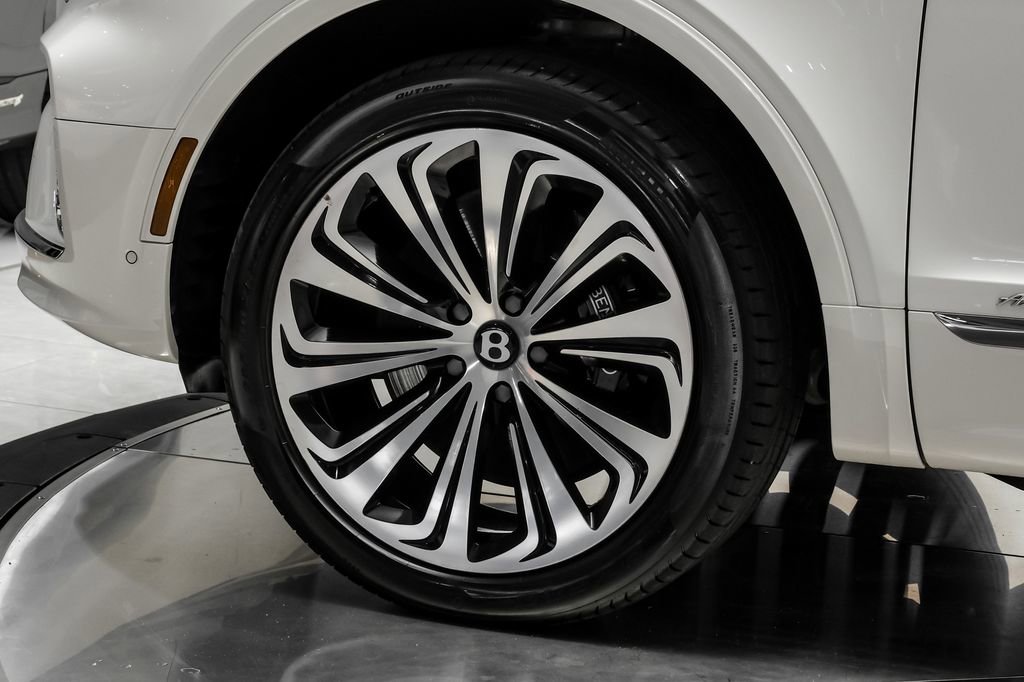 Used 2024 Bentley Bentayga AWD/4WD image 67