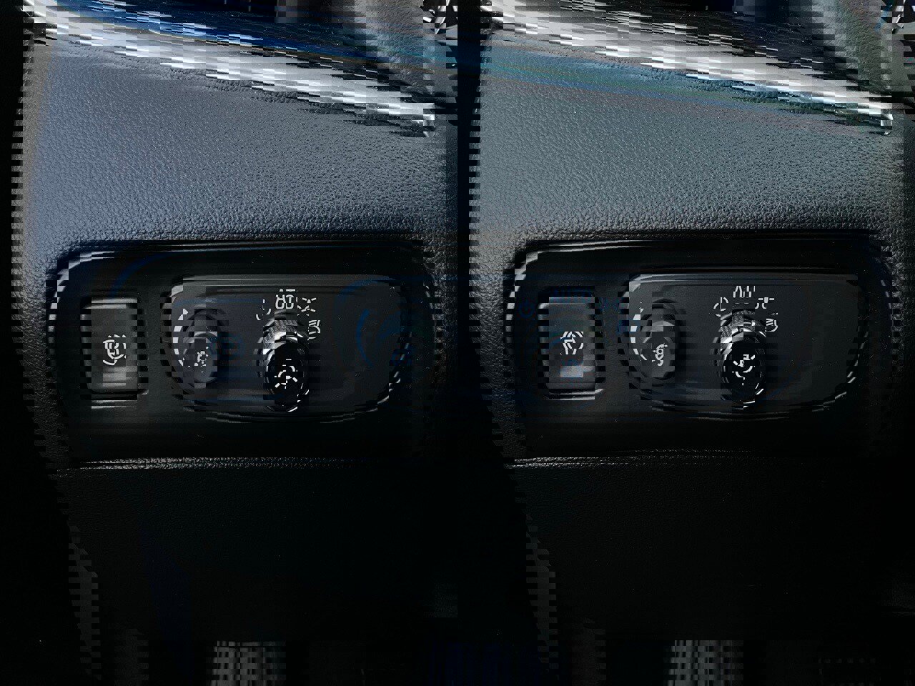 Used 2019 Buick Enclave Avenir w/ Avenir Technology Package image 27