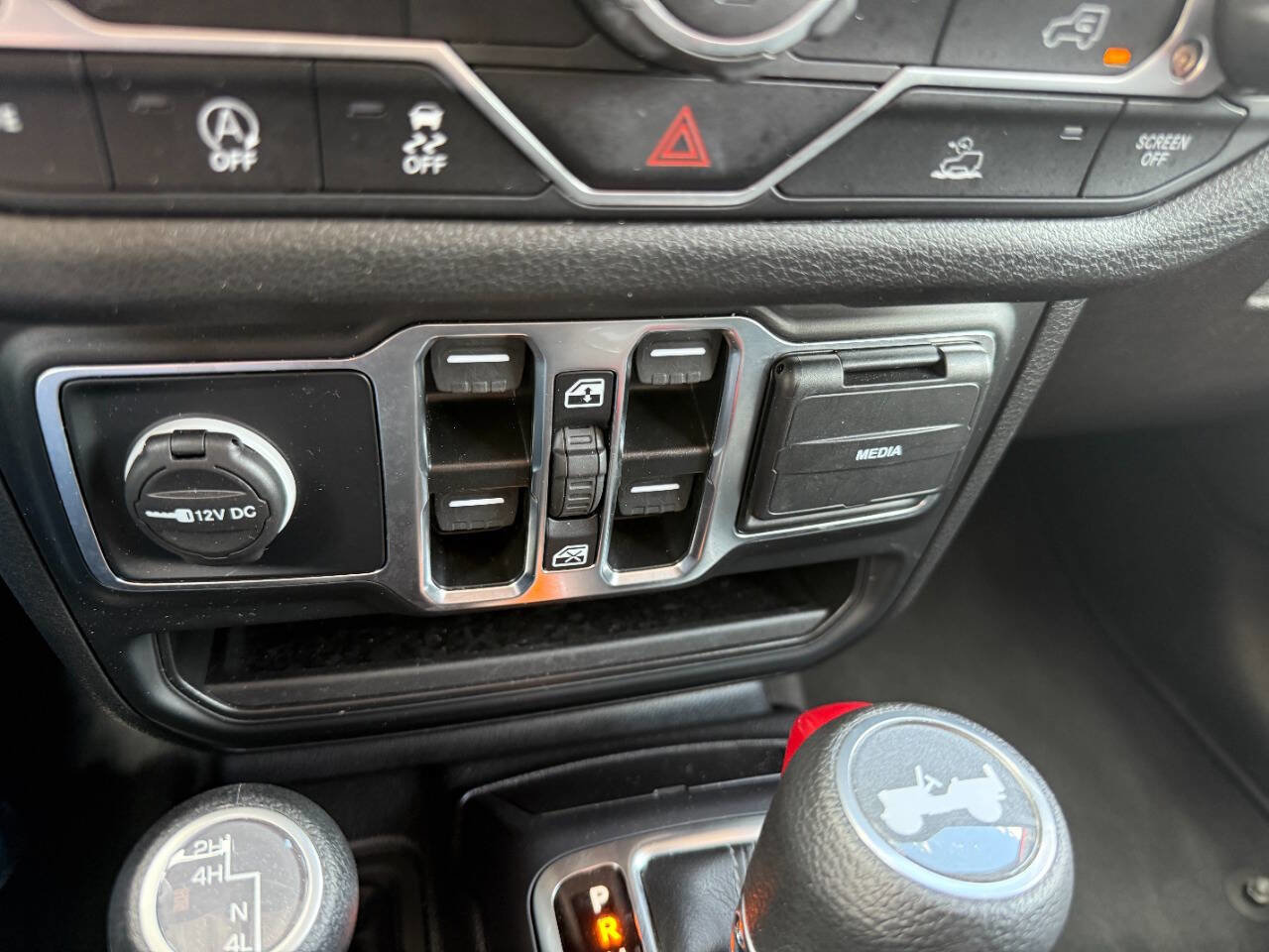 Used 2025 Jeep Wrangler Unlimited Sport AWD/4WD image 33