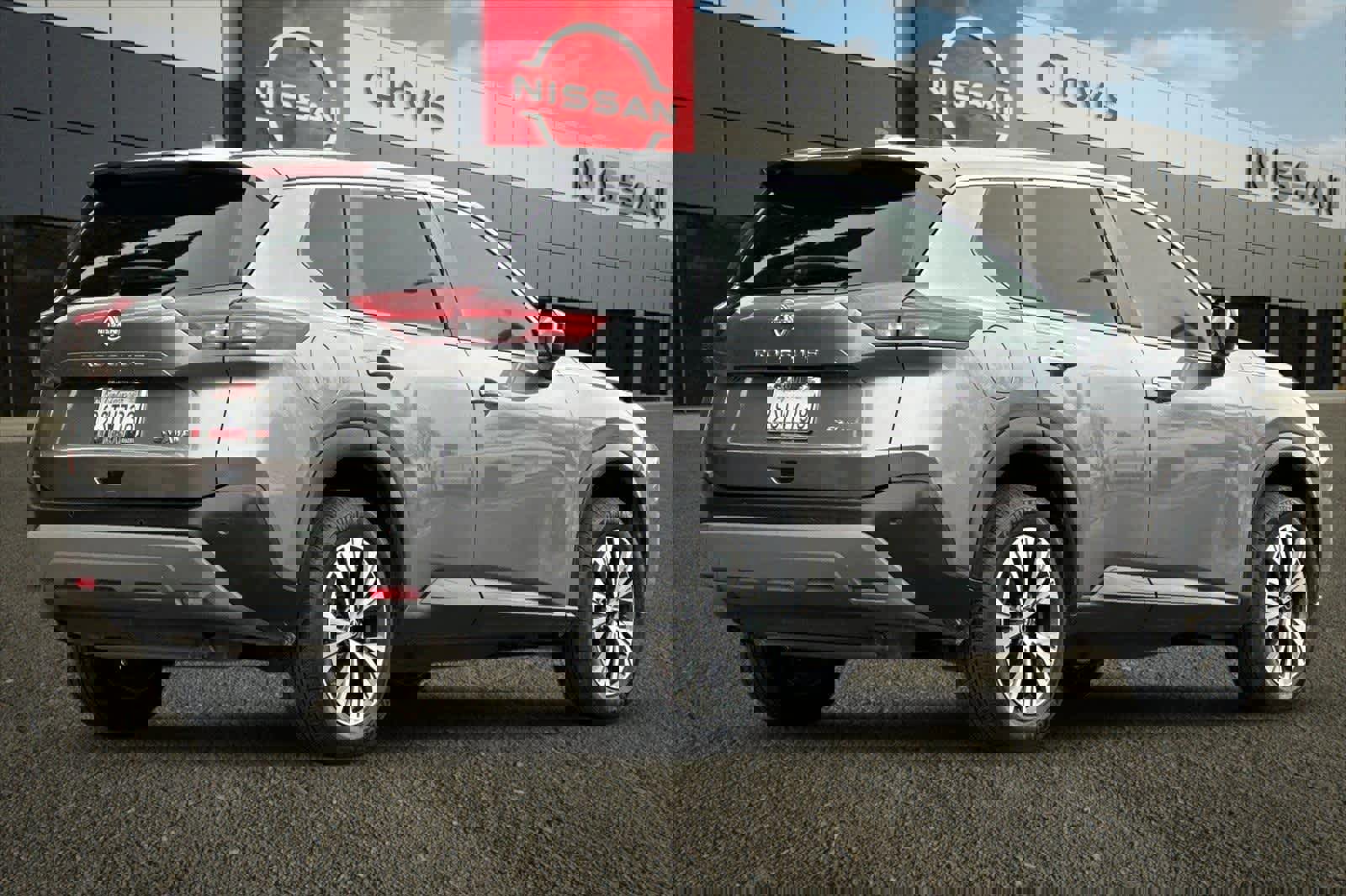 Used 2023 Nissan Rogue SV image 3