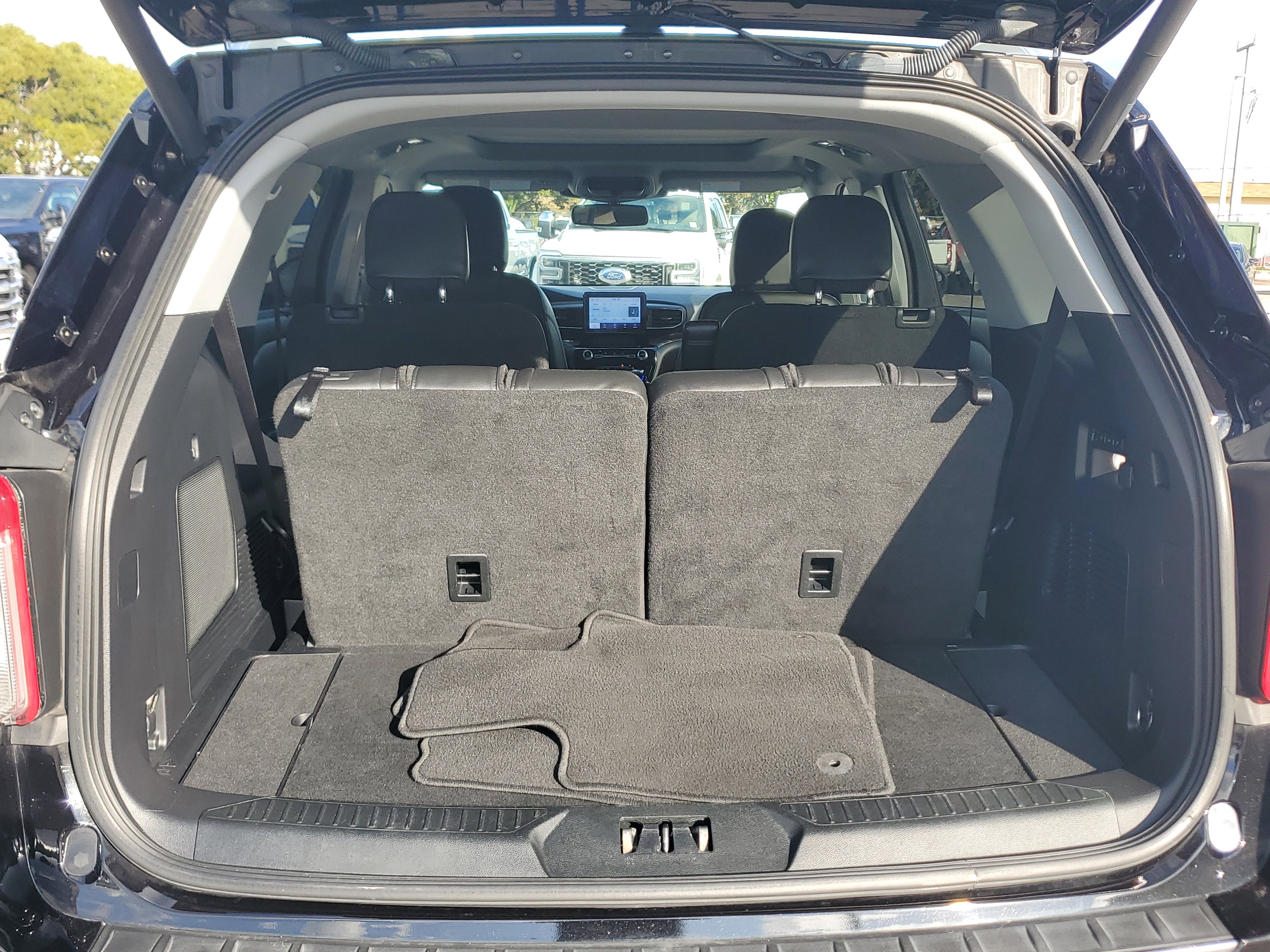 Used 2022 Ford Explorer Limited w/ Equipment Group 301A image 17