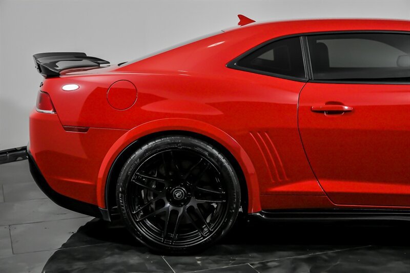 Used 2015 Chevrolet Camaro Z/28 RWD image 11