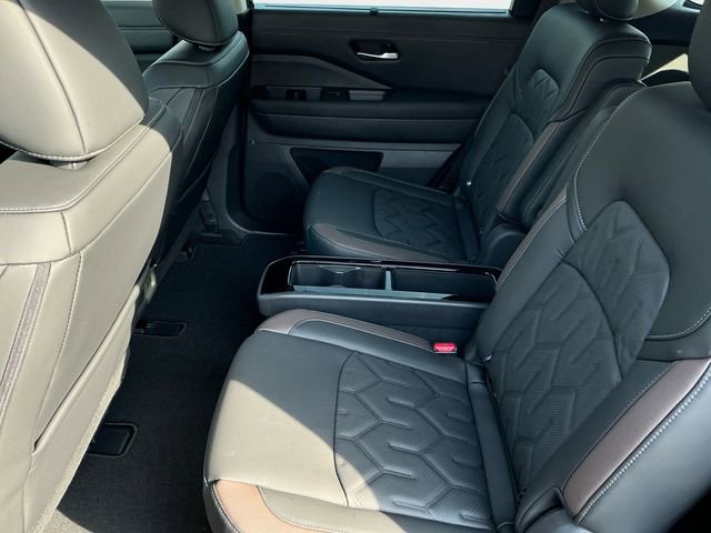 New 2026 Nissan Pathfinder Platinum AWD/4WD image 15
