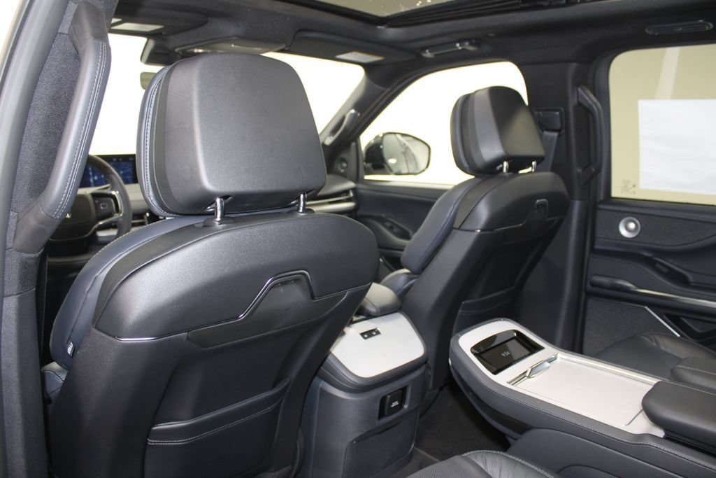 New 2025 Lincoln Navigator L Reserve w/ Jet Appearance Package AWD/4WD image 30