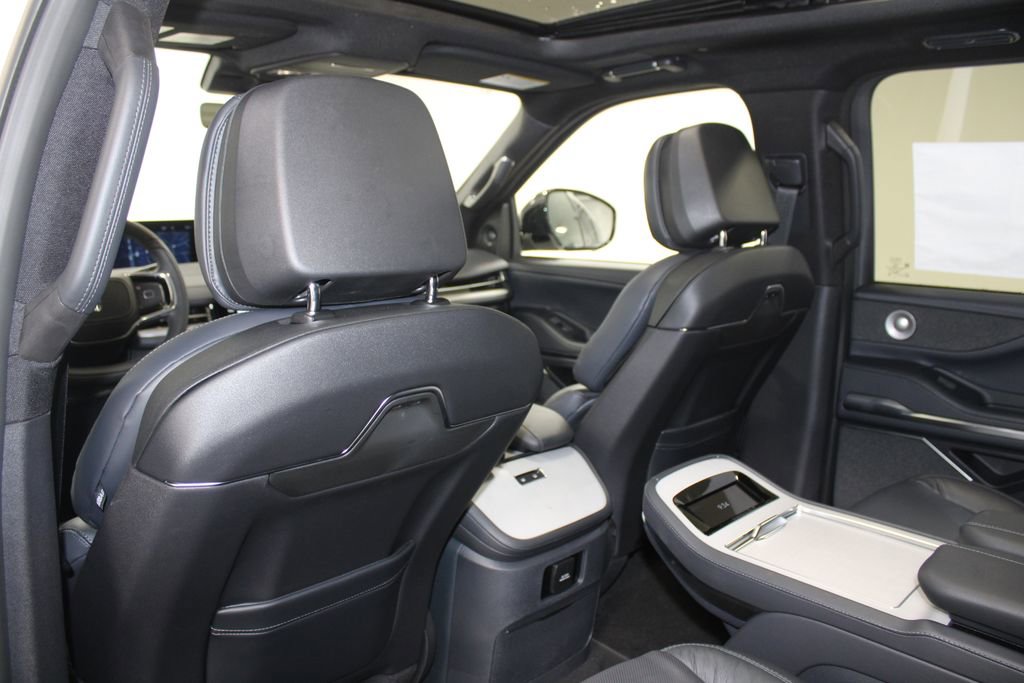 New 2025 Lincoln Navigator L Reserve w/ Jet Appearance Package image 30