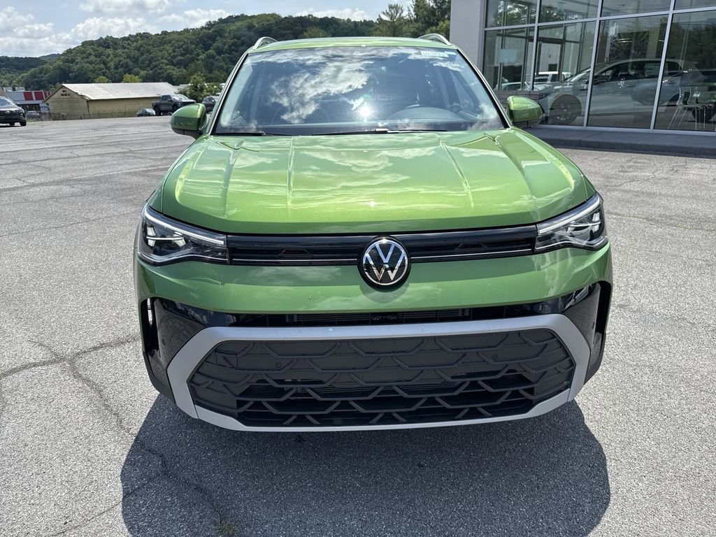 New 2025 Volkswagen Taos SE AWD/4WD image 2