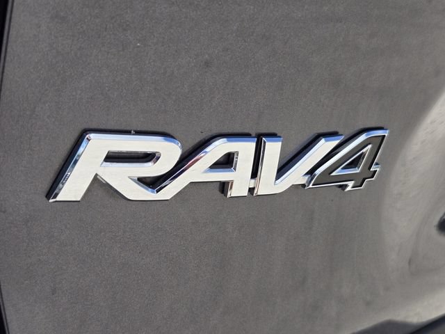 Used 2021 Toyota RAV4 XLE w/ Convenience Package FWD image 14