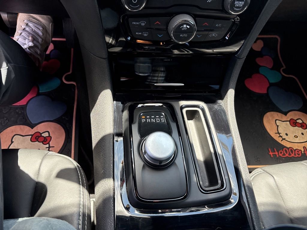 Used 2019 Chrysler 300 S image 9