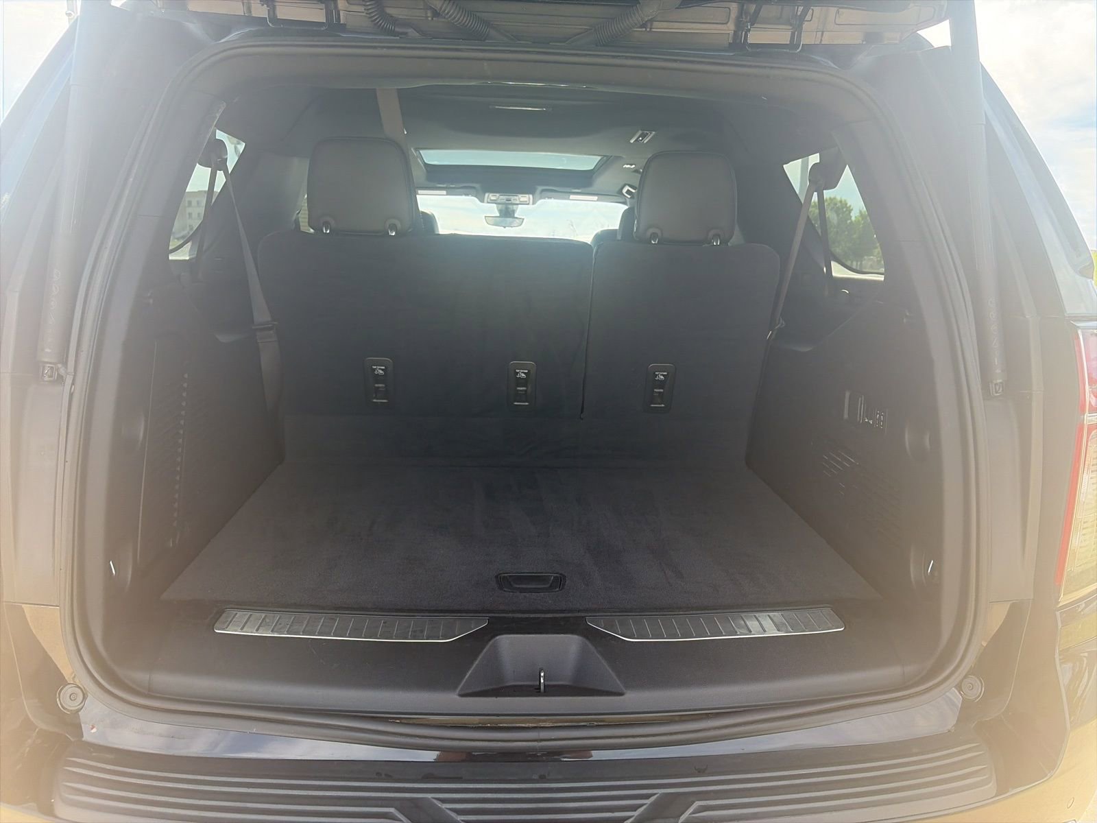 Used 2021 Chevrolet Suburban Premier w/ Premium Package image 27