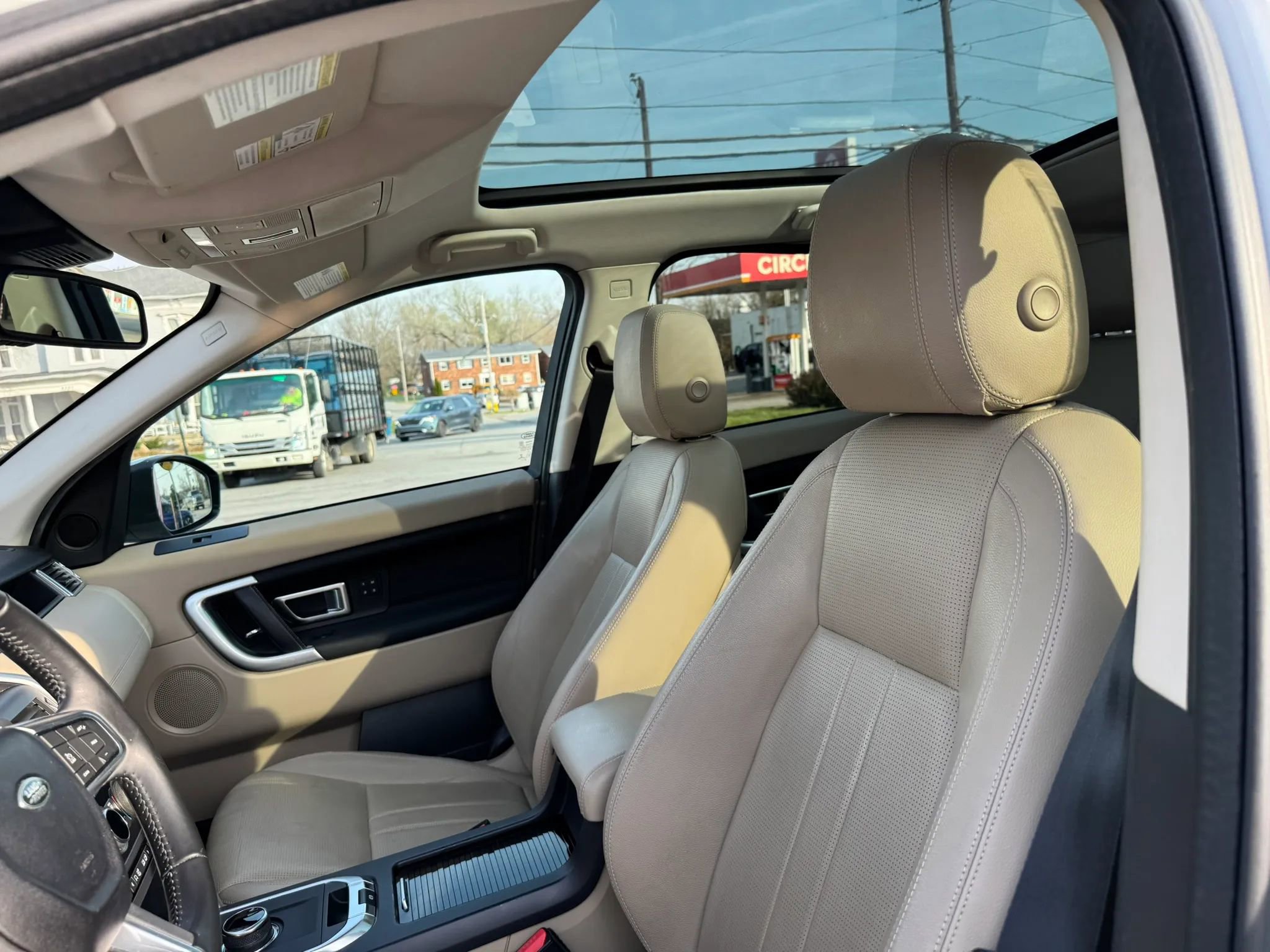 Used 2018 Land Rover Discovery Sport HSE image 27