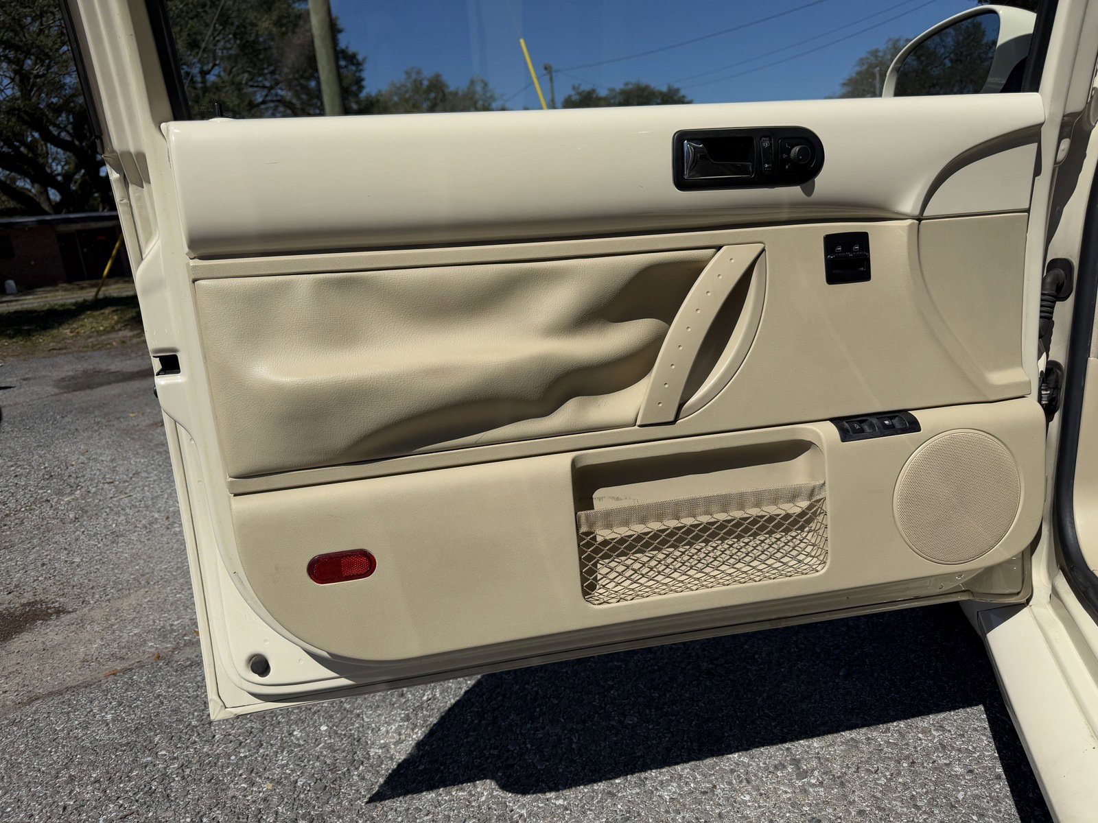 Used 2008 Volkswagen Beetle S image 24