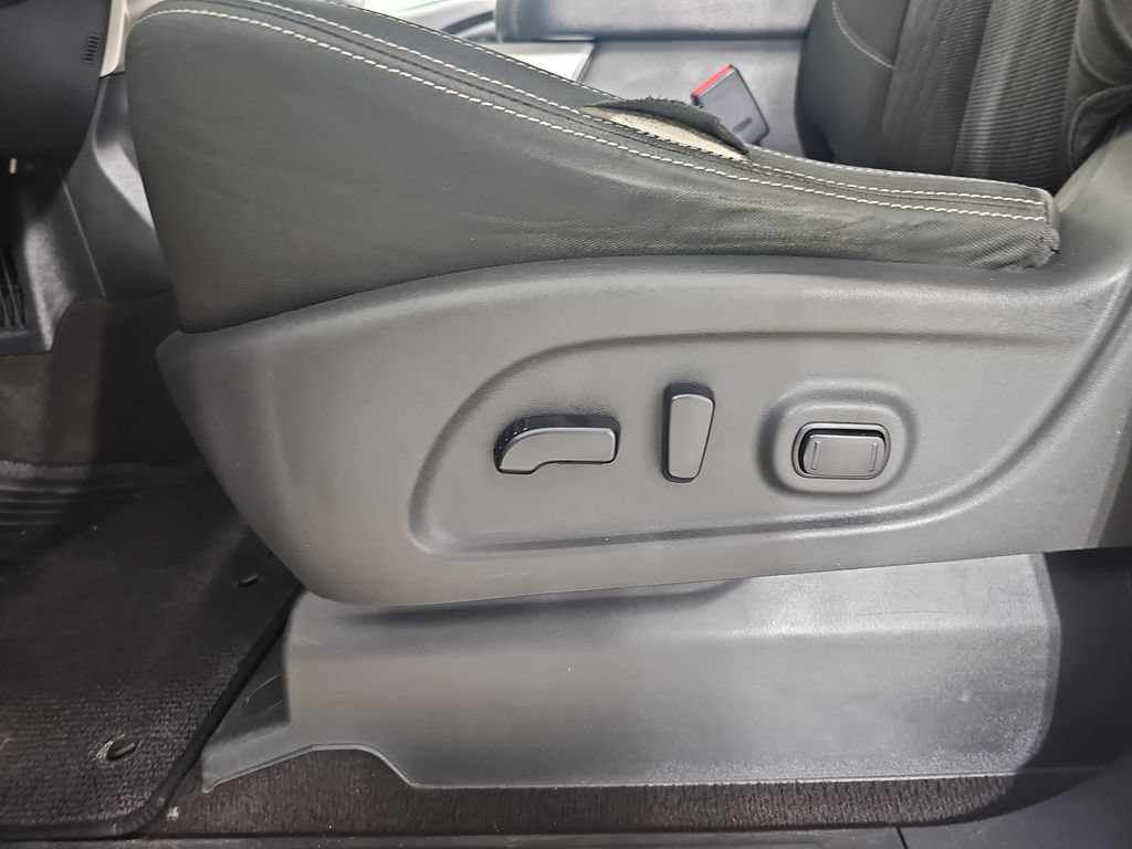 Used 2019 Nissan Titan SV w/ SV Convenience Package AWD/4WD image 34