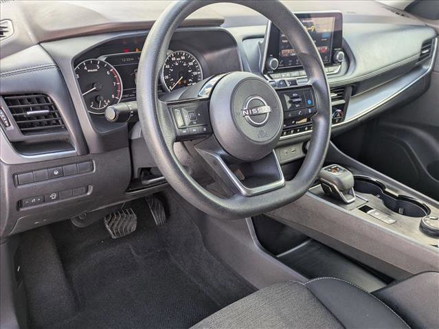 Used 2023 Nissan Rogue SV image 9