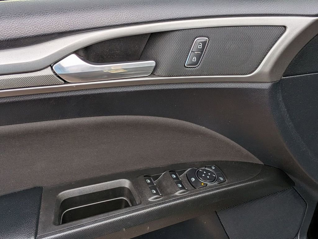 Used 2019 Ford Fusion SE image 14