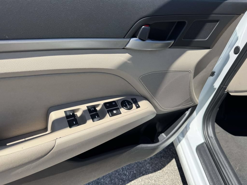 Used 2017 Hyundai Elantra SE FWD image 13