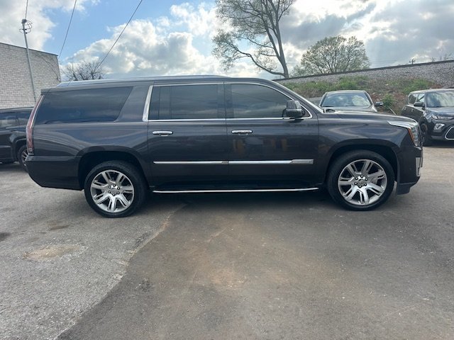 Used 2017 Cadillac Escalade ESV Luxury image 4