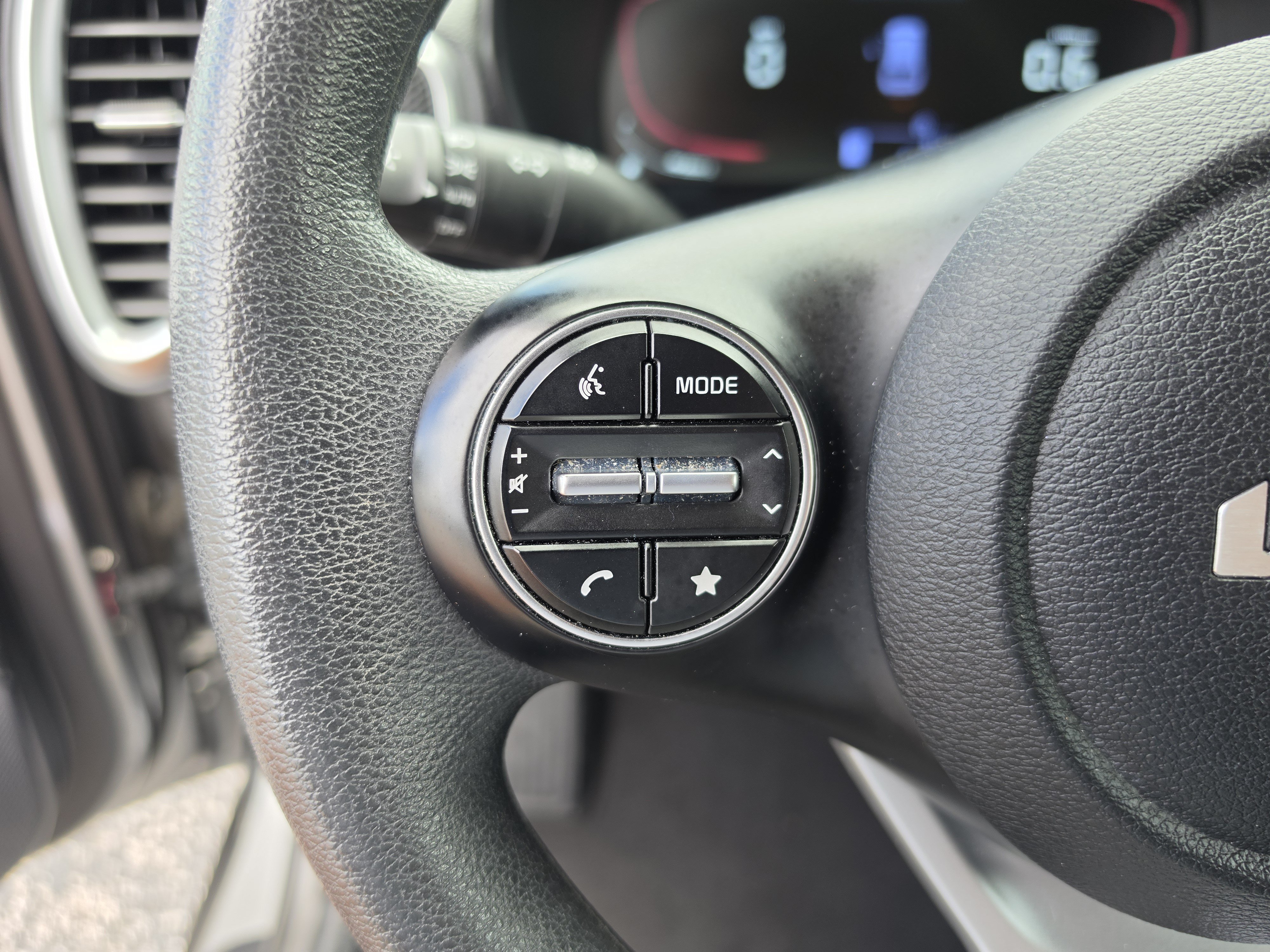Used 2024 Kia Soul LX w/ Option Group 015 FWD image 30