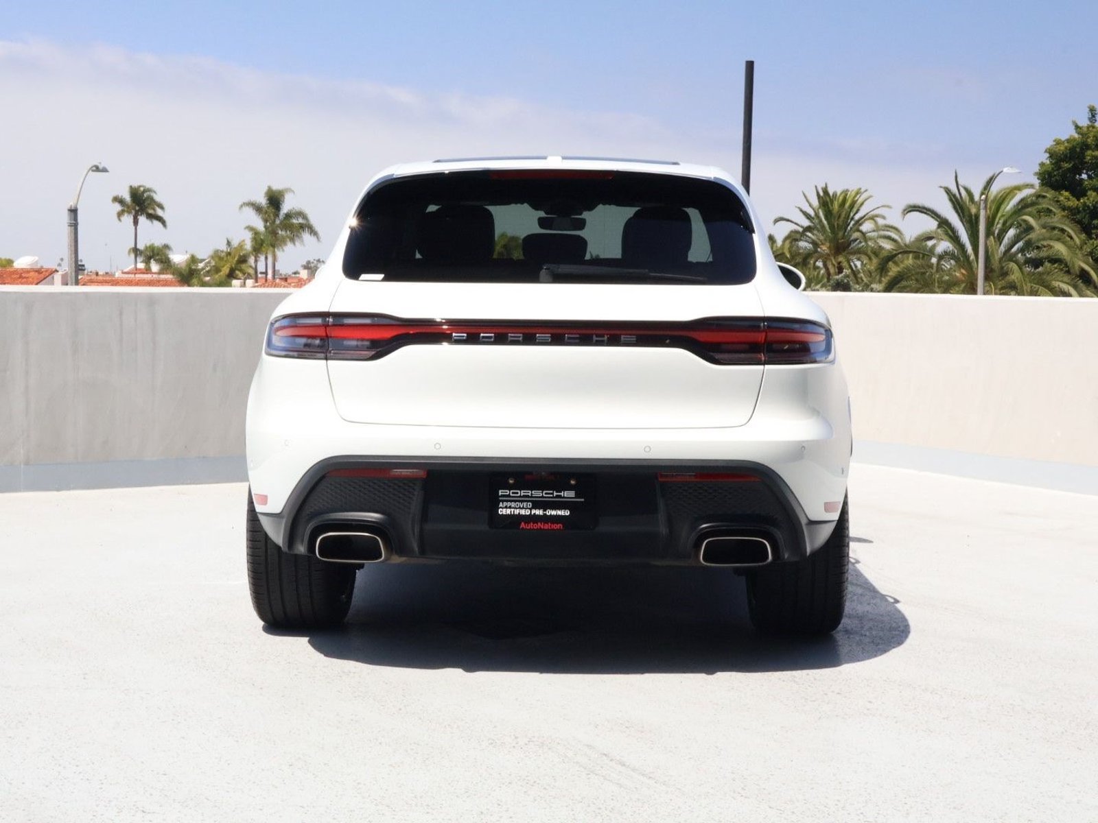 Certified 2022 Porsche Macan AWD/4WD image 10