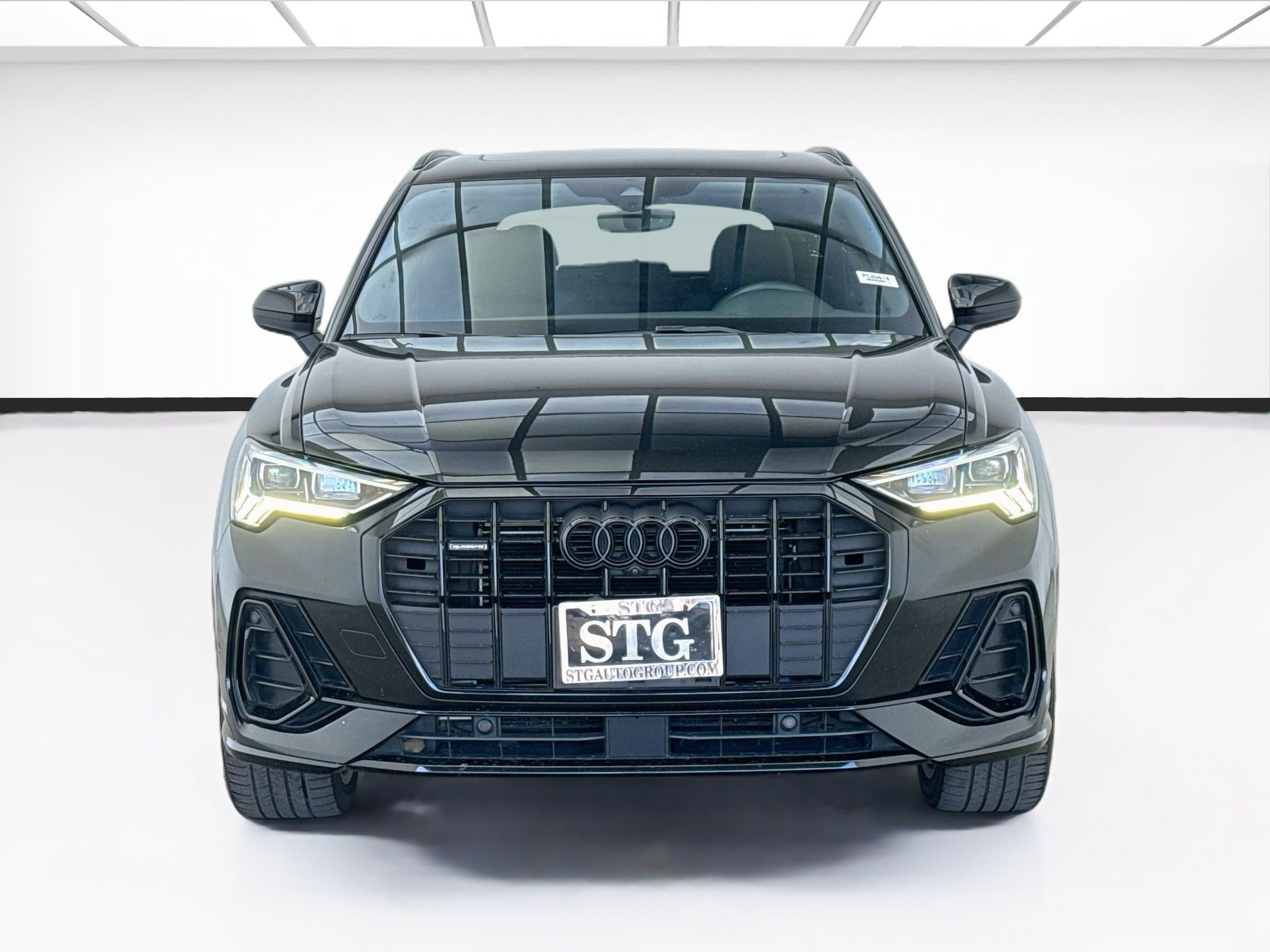 Used 2022 Audi Q3 2.0T Premium Plus w/ Premium Plus Package AWD/4WD image 2