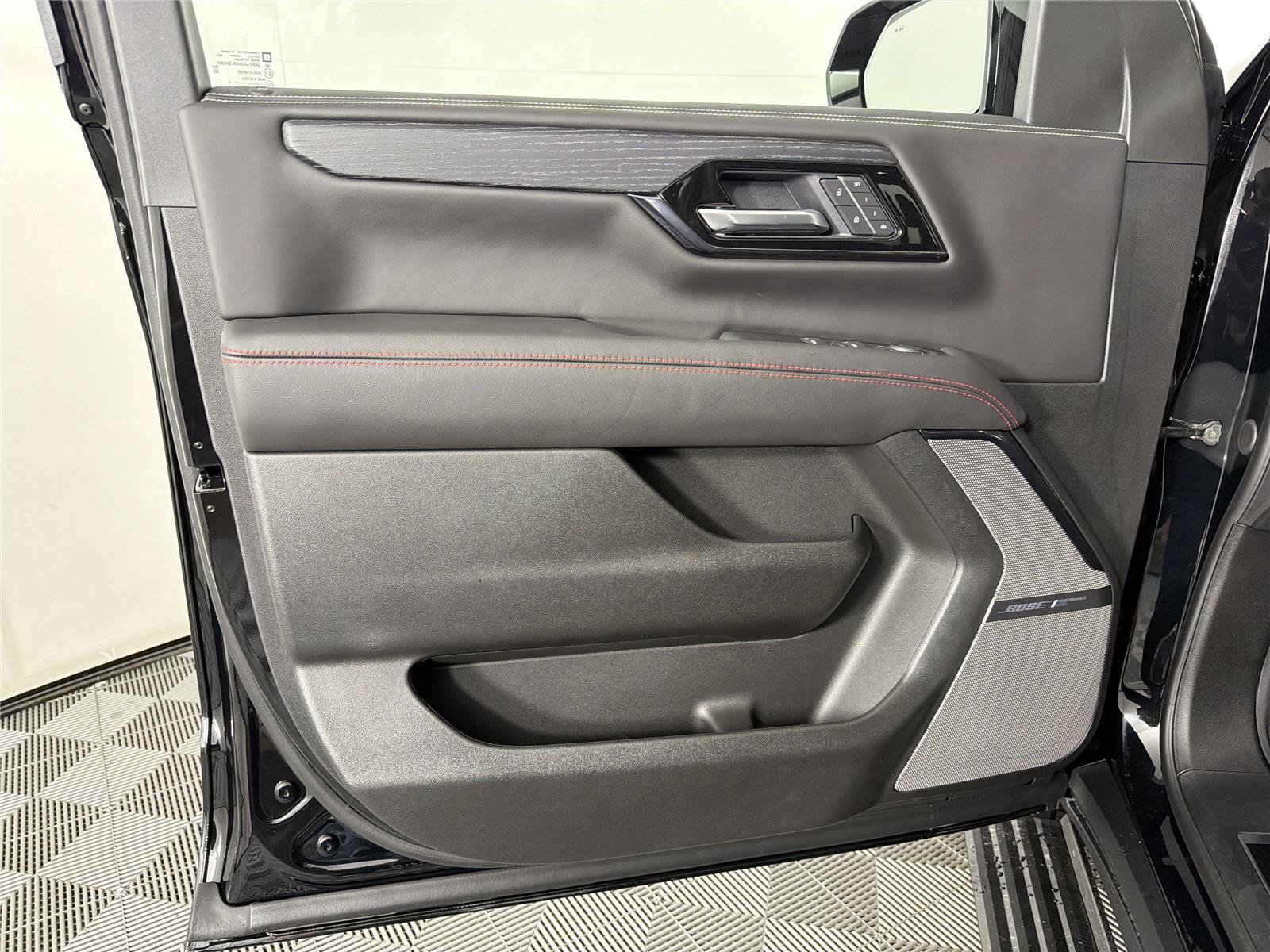 New 2026 GMC Yukon AT4 Ultimate AWD/4WD image 9