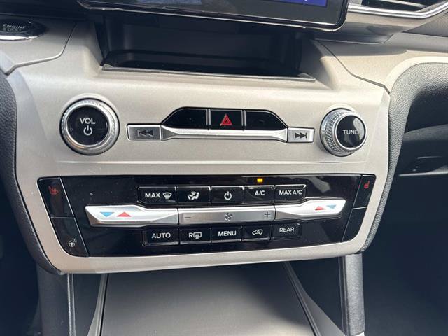 Used 2023 Ford Explorer XLT w/ Equipment Group 202A AWD/4WD image 41