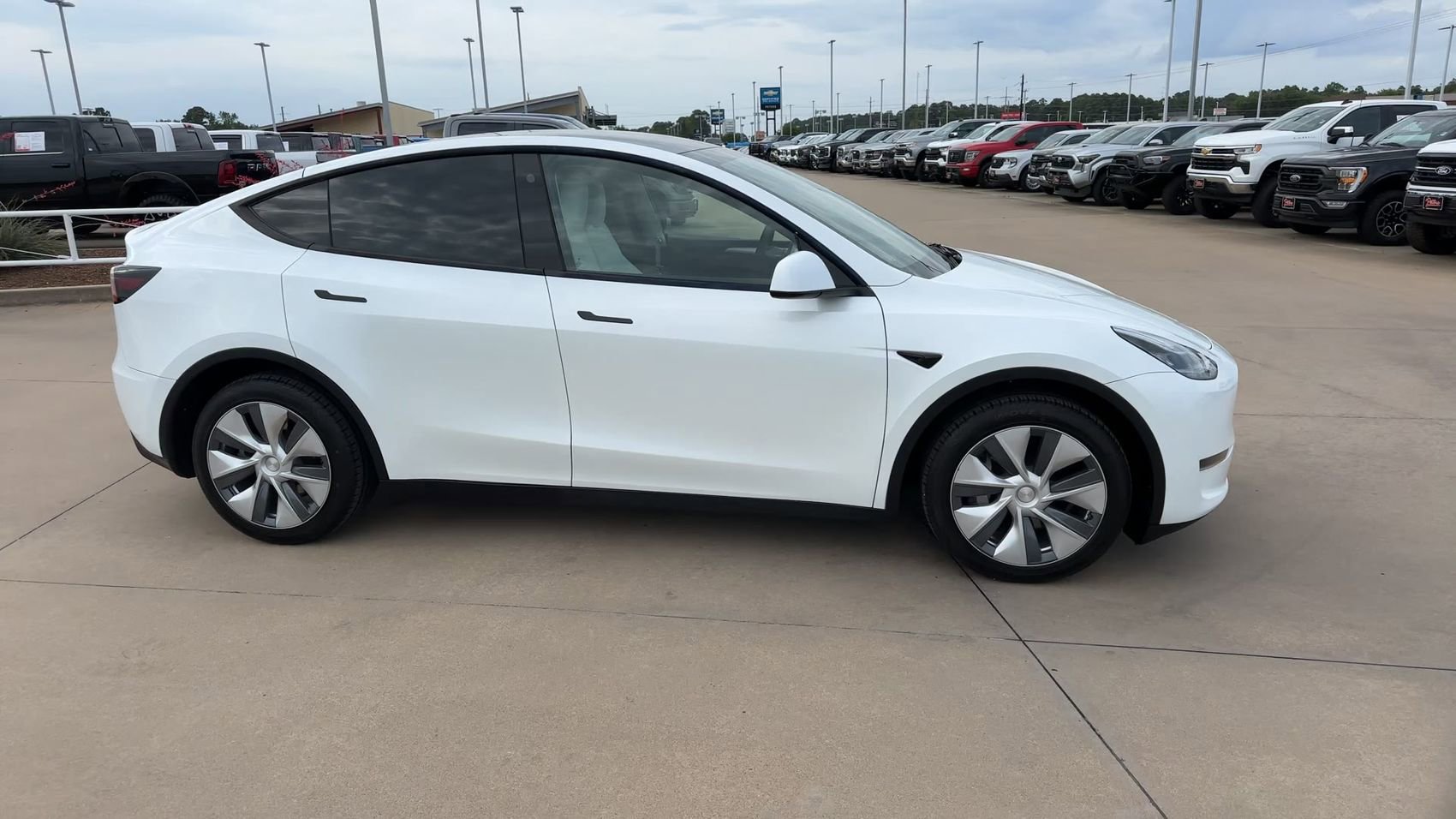 Used 2023 Tesla Model Y Long Range AWD/4WD image 9