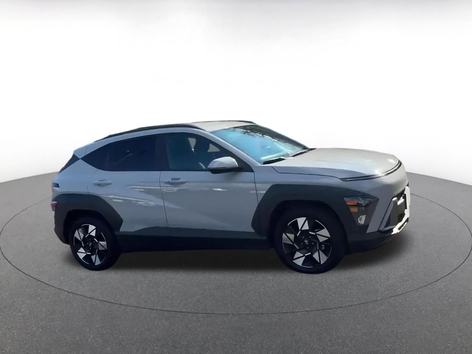 Used 2025 Hyundai Kona SEL image 2