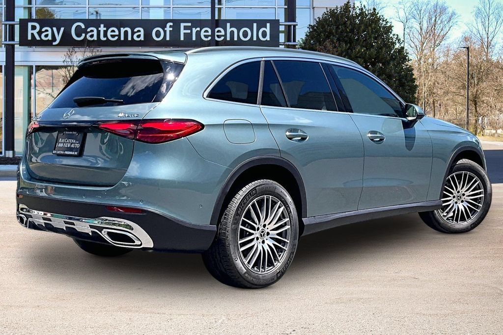 Used 2025 Mercedes-Benz GLC 300 4MATIC image 2