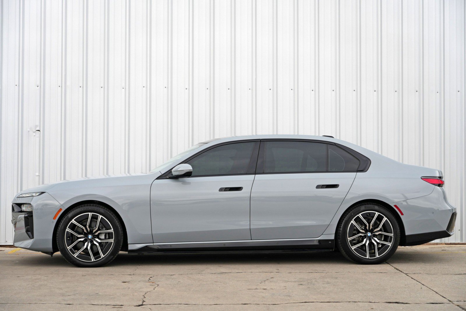 Used 2023 BMW i7 xDrive60 w/ Executive Package 2 image 9