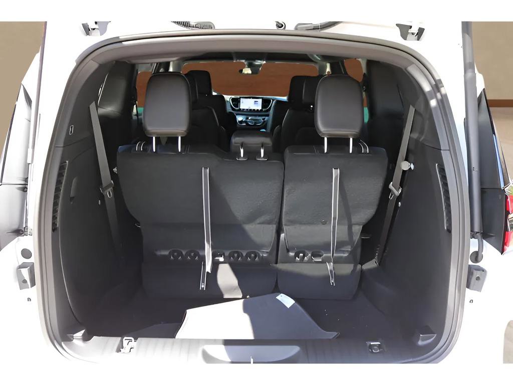 New 2026 Chrysler Pacifica Select FWD image 17