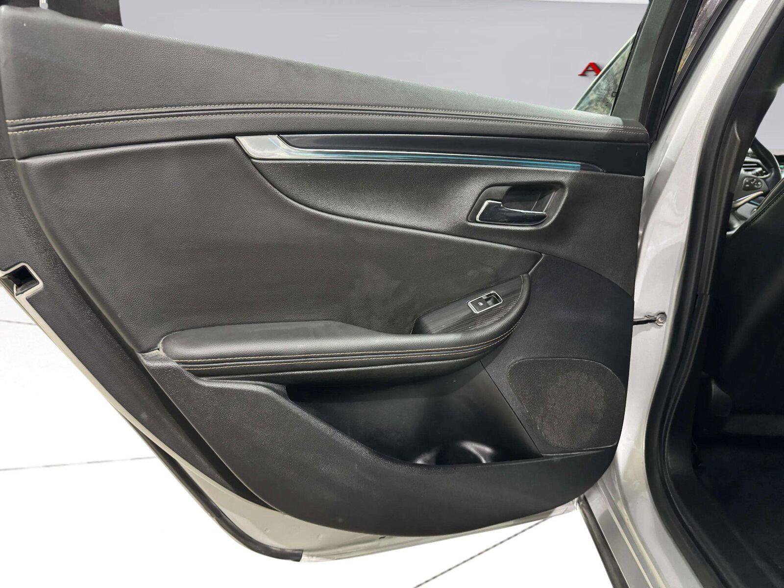 Used 2016 Chevrolet Impala LTZ FWD image 31