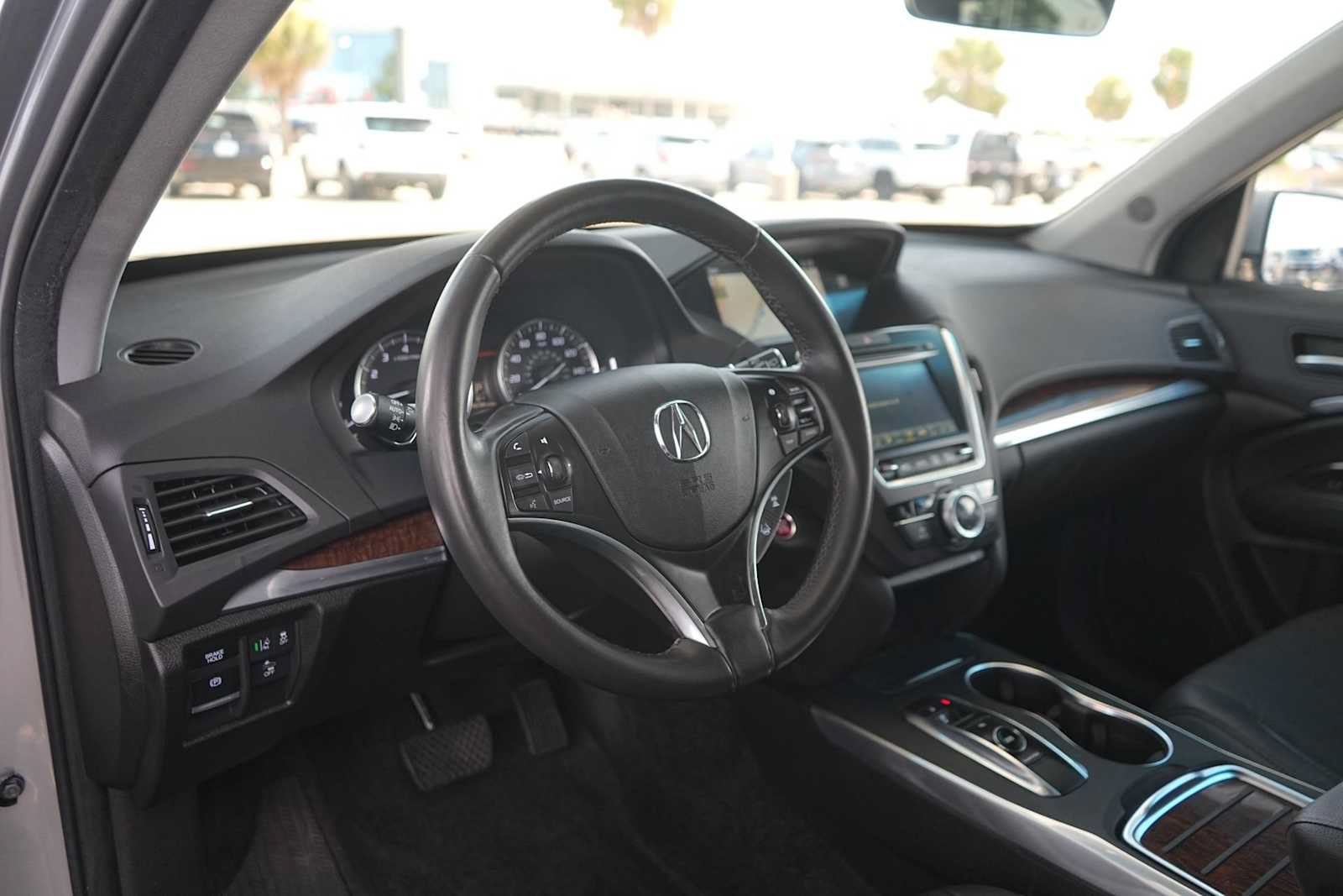 Used 2018 Acura MDX w/ Technology Package FWD image 2