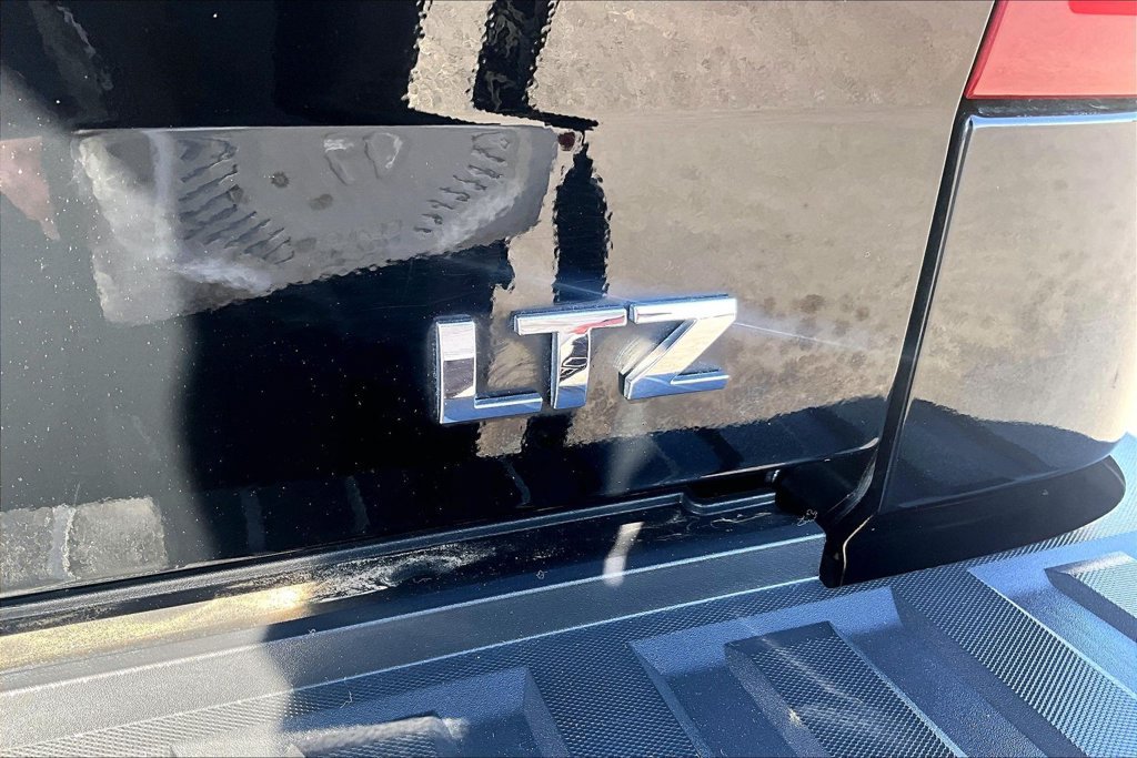 Used 2017 Chevrolet Silverado 1500 LTZ Z71 w/ LTZ Plus Package AWD/4WD image 8