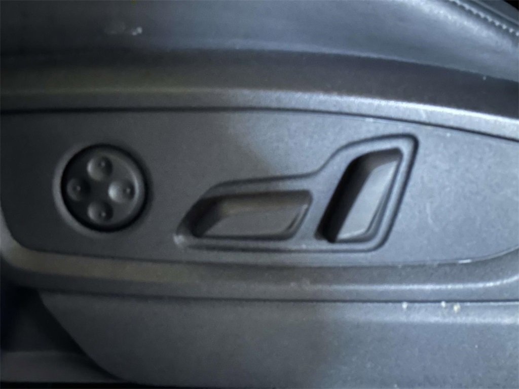 Used 2025 Audi Q5 2.0T Premium w/ Convenience Plus Package image 16